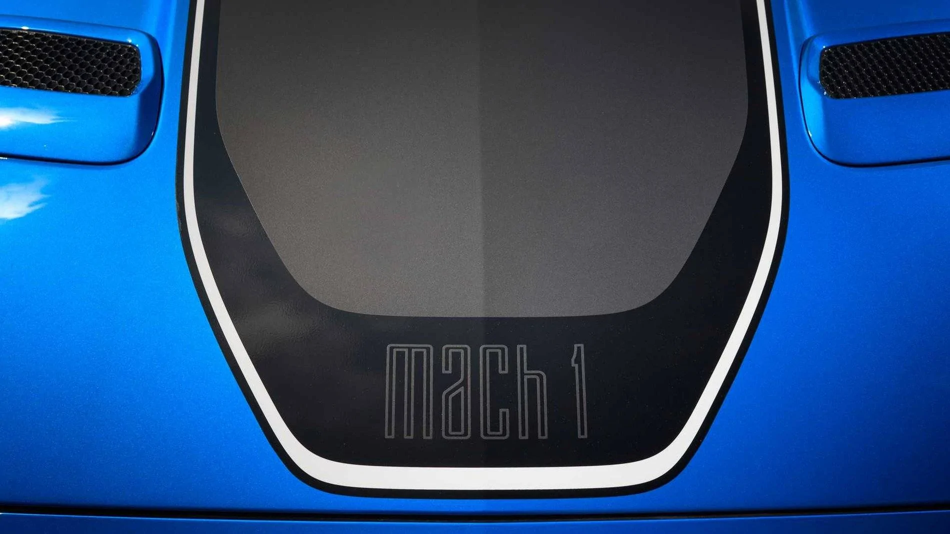 2021-ford-mustang-mach-1_8.webp