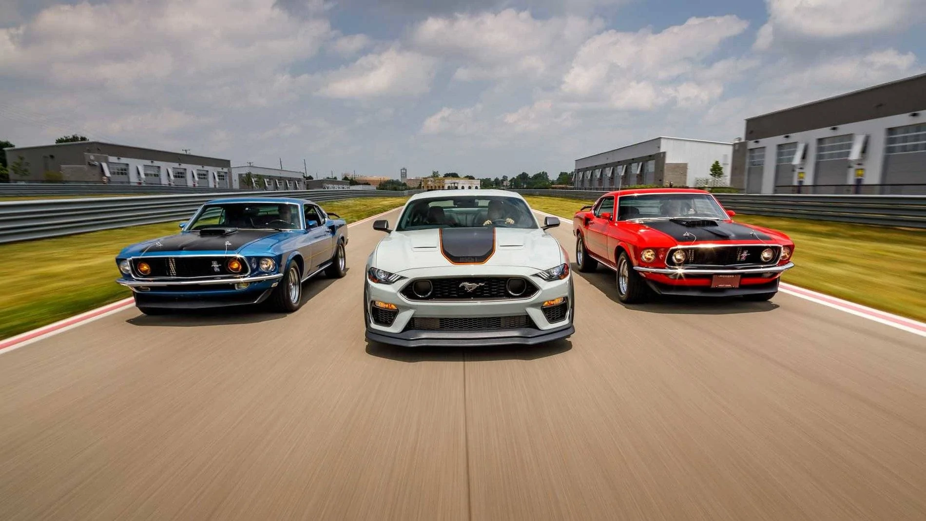 2021-ford-mustang-mach-1_12.webp
