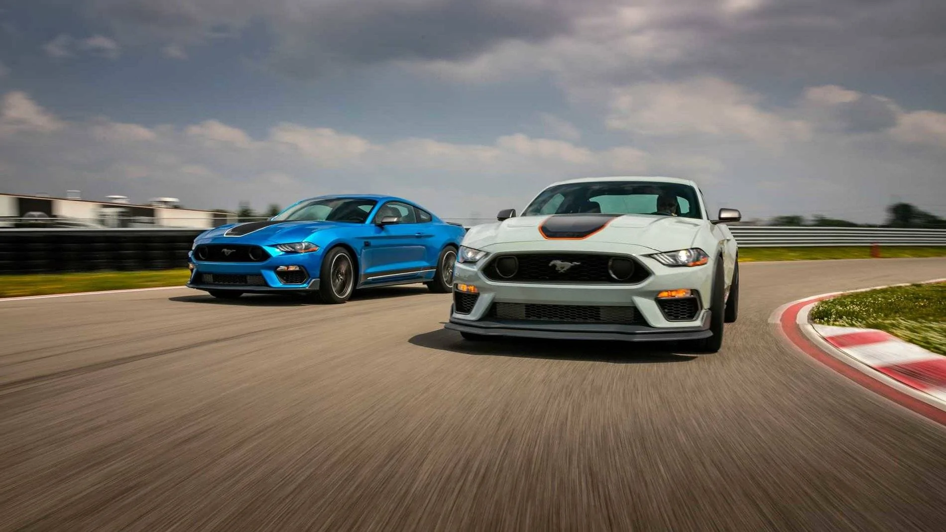 2021-ford-mustang-mach-1_16.webp