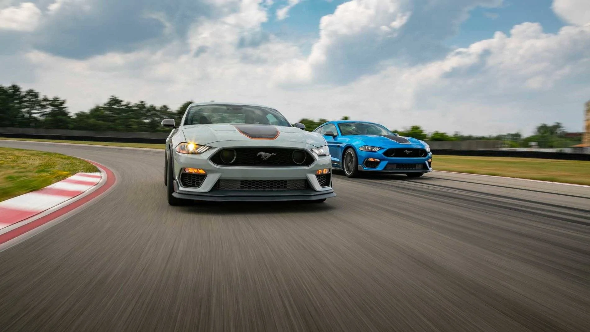 2021-ford-mustang-mach-1_17.webp