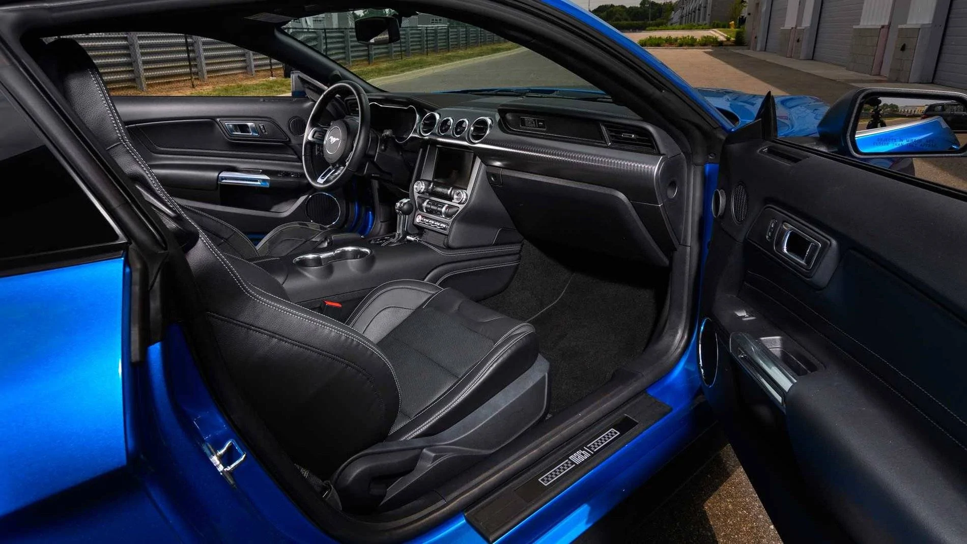 2021-ford-mustang-mach-1_21.webp