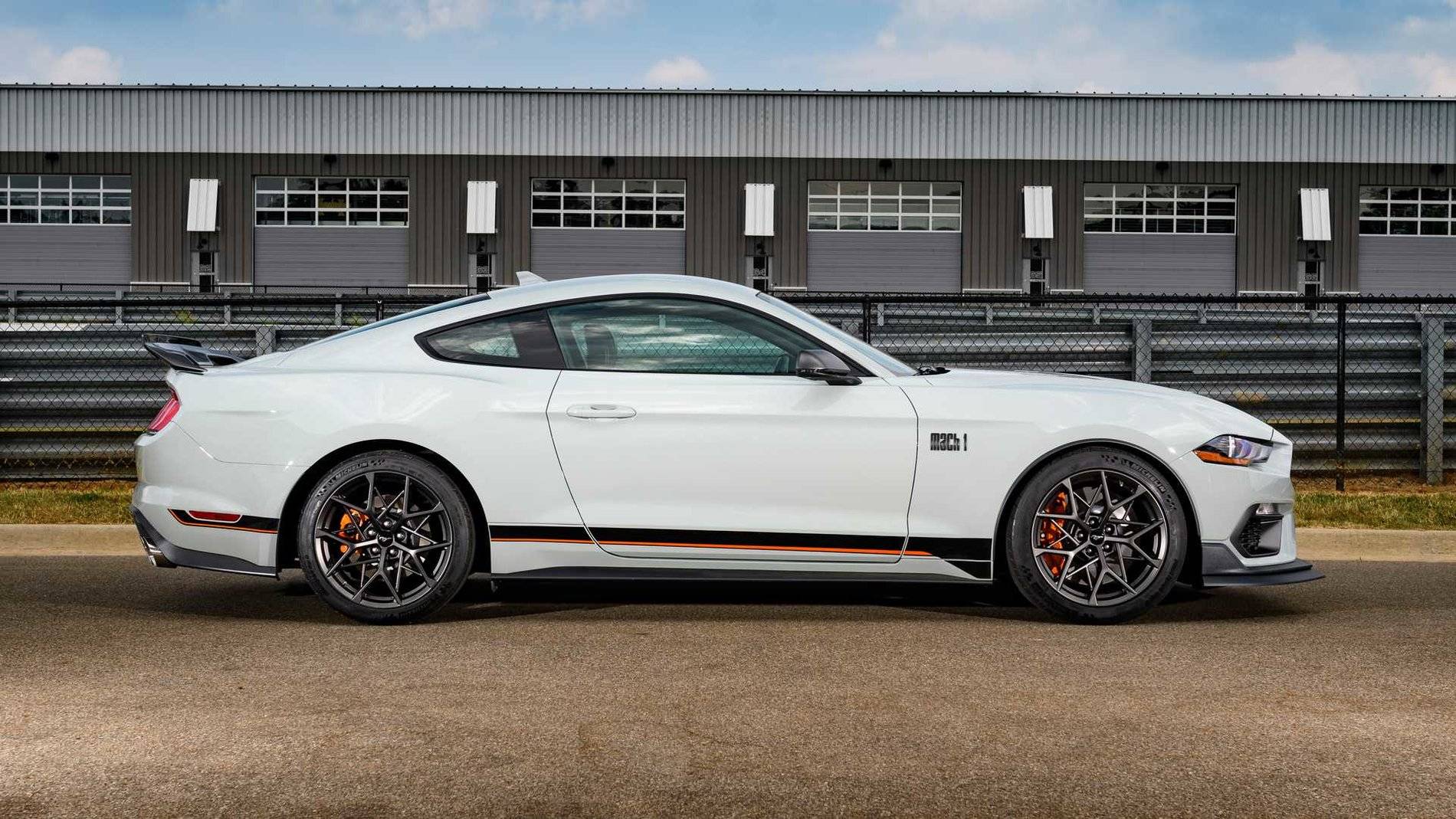 2021-ford-mustang-mach-1_22.jpg