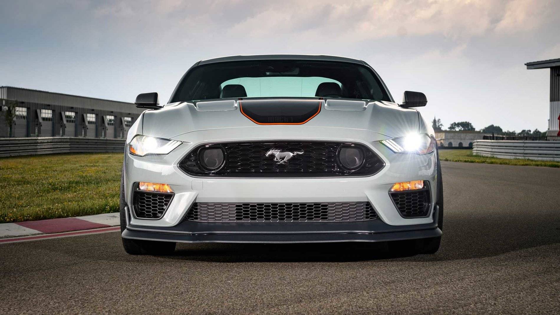 2021-ford-mustang-mach-1_25.jpg