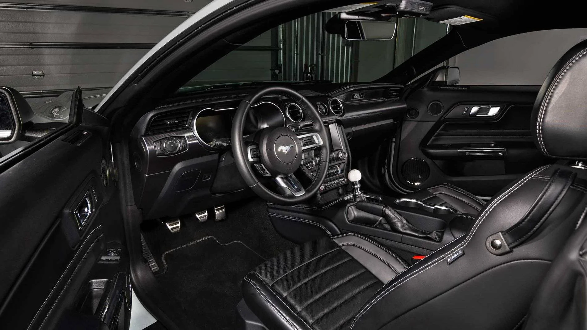 2021-ford-mustang-mach-1_26.webp