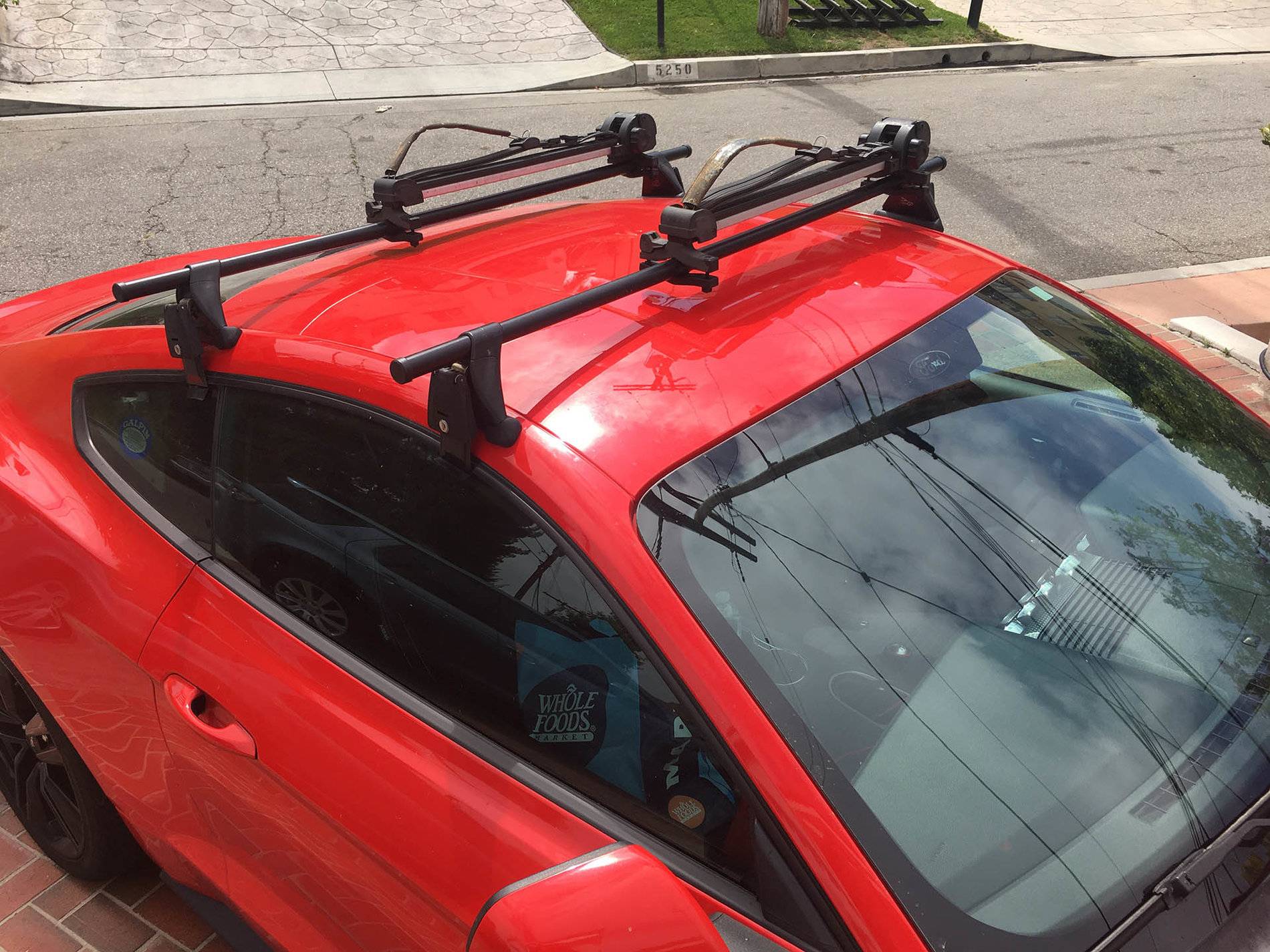 Mustang_RoofRack_00_FrontRight-1080.jpg