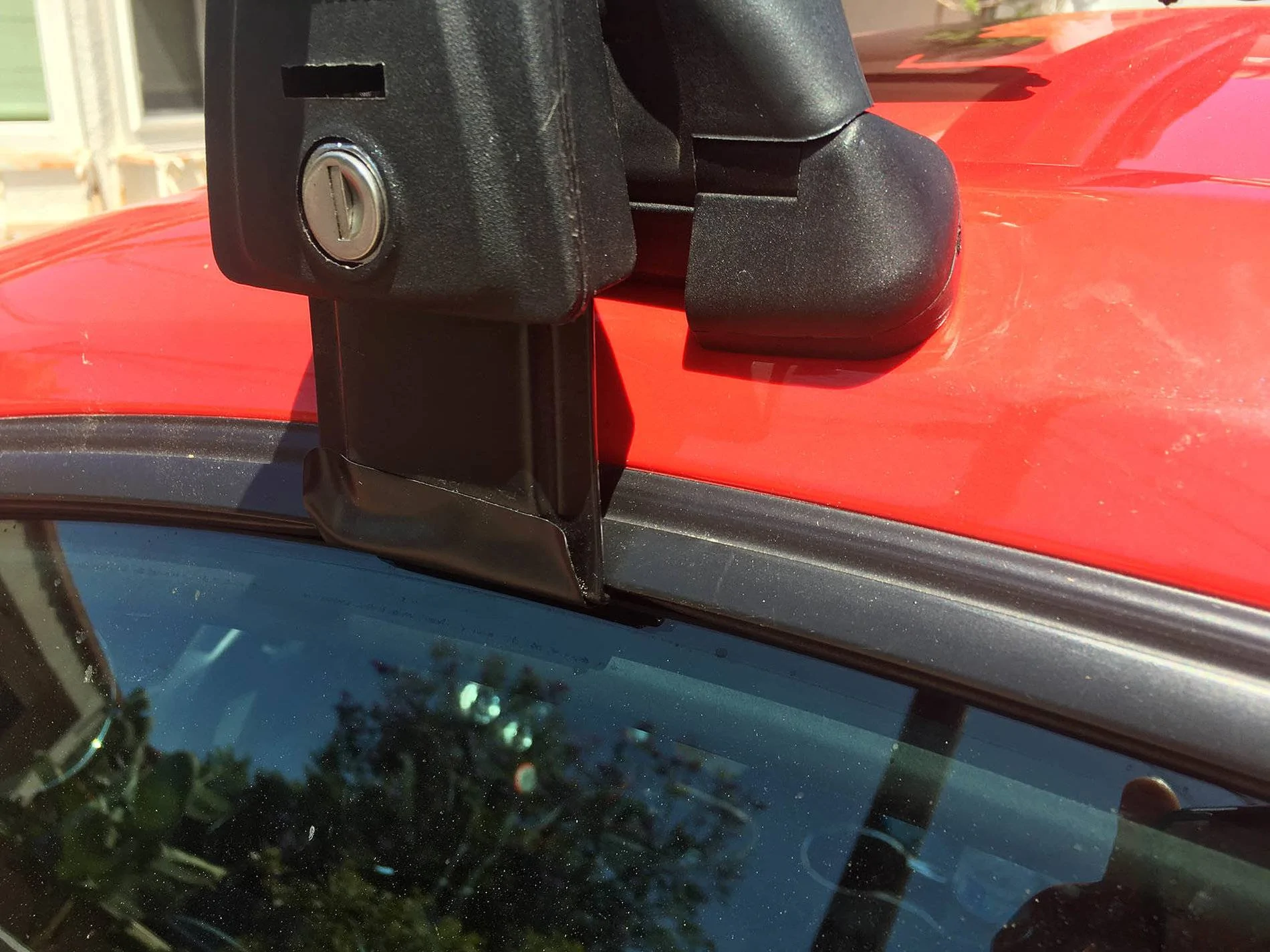 Mustang_RoofRack_03_FrontLeft_Detail-1080.webp