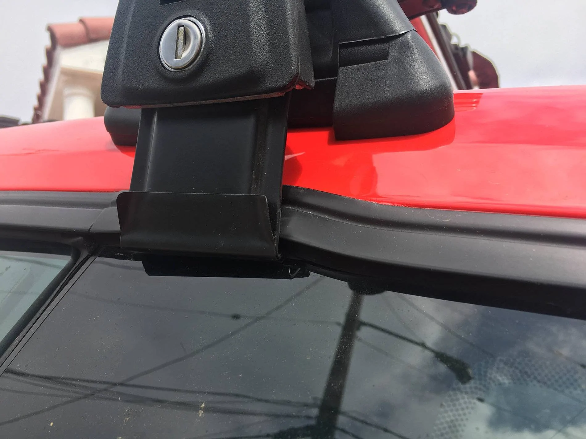 Mustang_RoofRack_05_RearLeft_Closeup-1080.webp