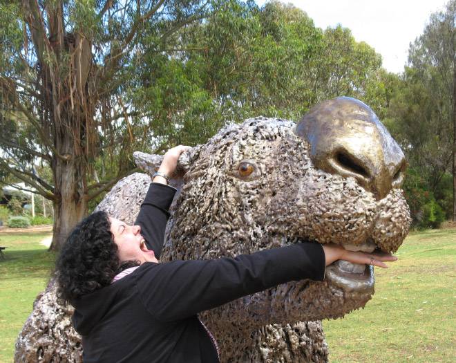 fighting-statues20.jpg