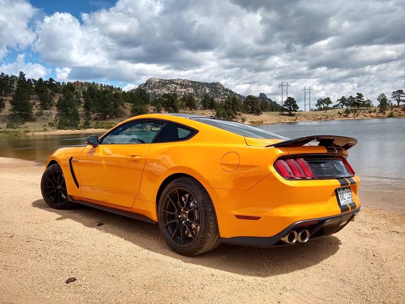 Rear QTR 2019 GT350.jpg