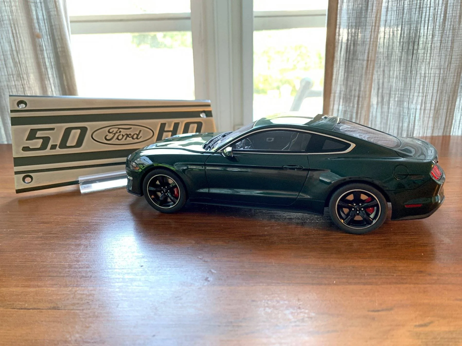 Bullitt 1:18 side.webp