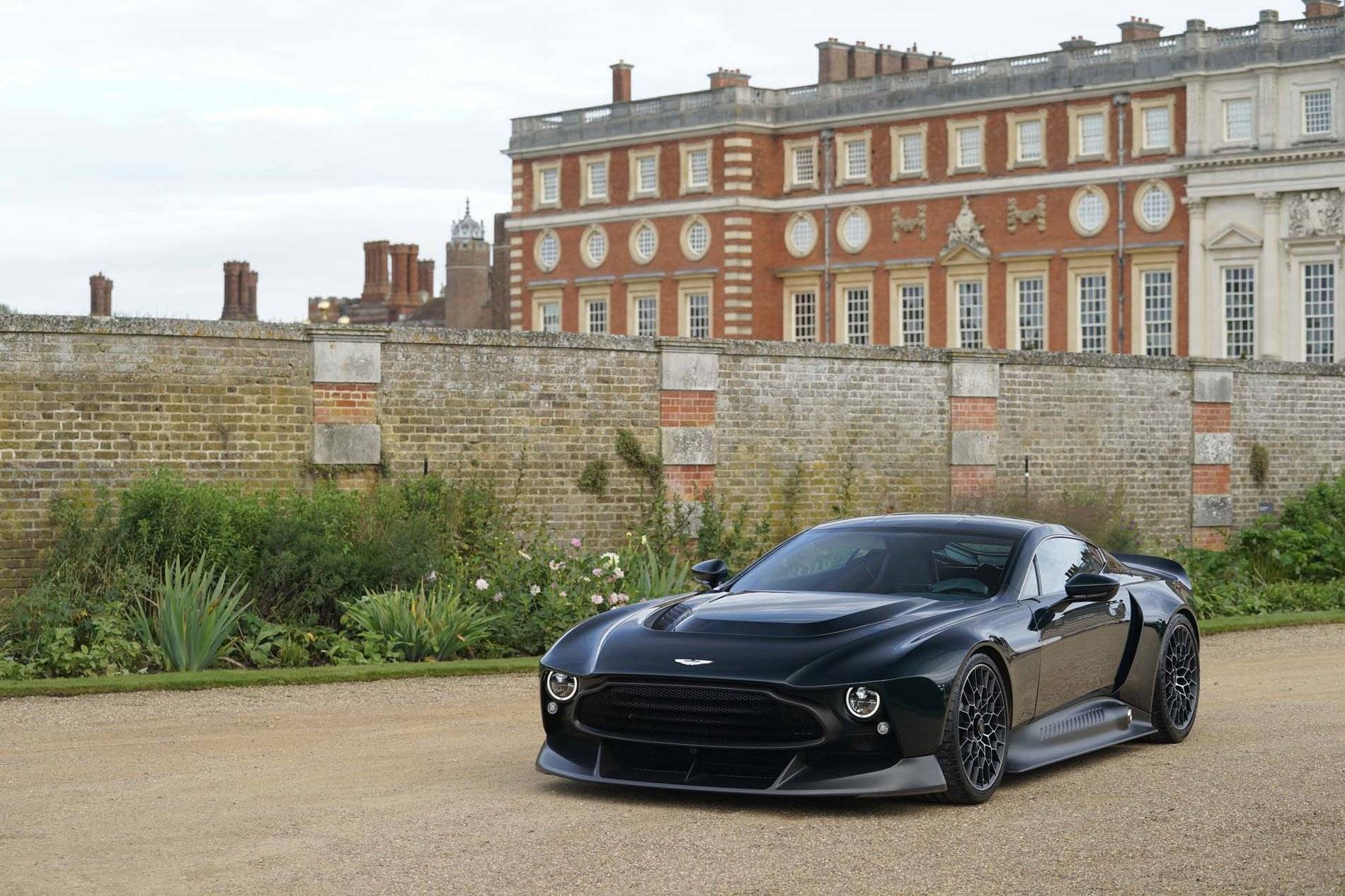 aston-martin-victor_100760039_h.jpg