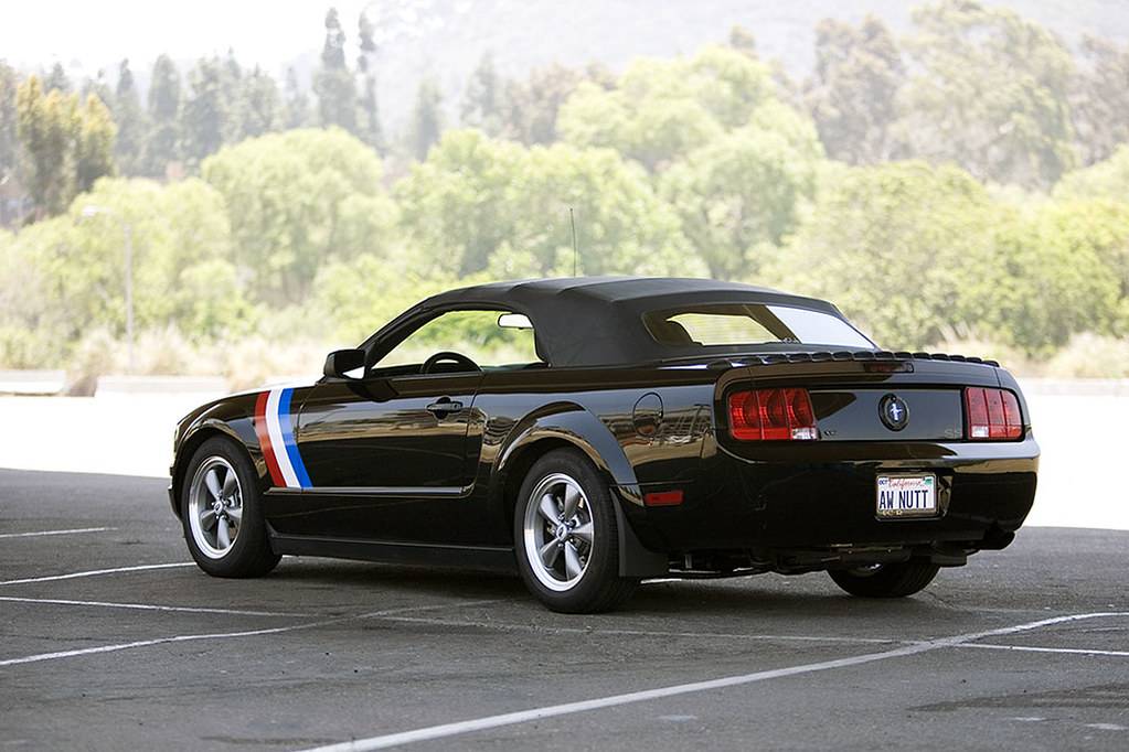 Mustang2006TopUpStadiumLRV.jpg