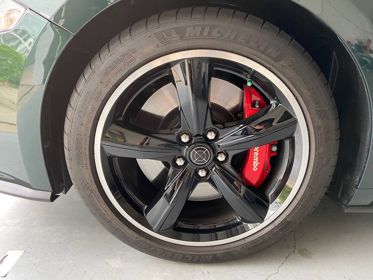 Bullitt Wheel Caps.jpg