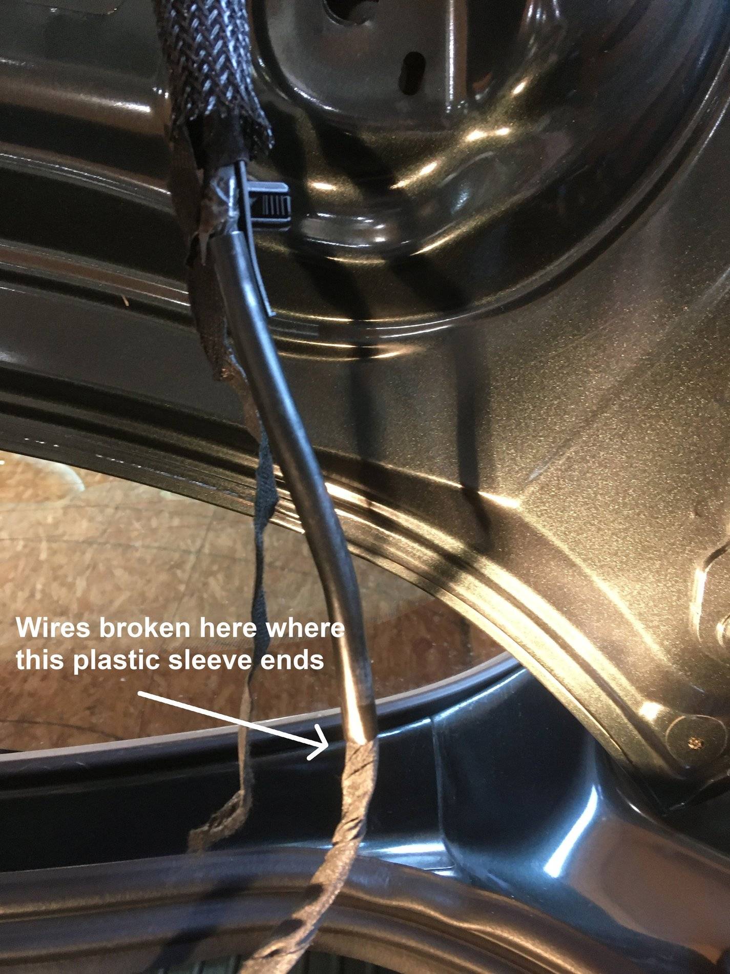 wires-broke-at-end-of-sleeve.JPG