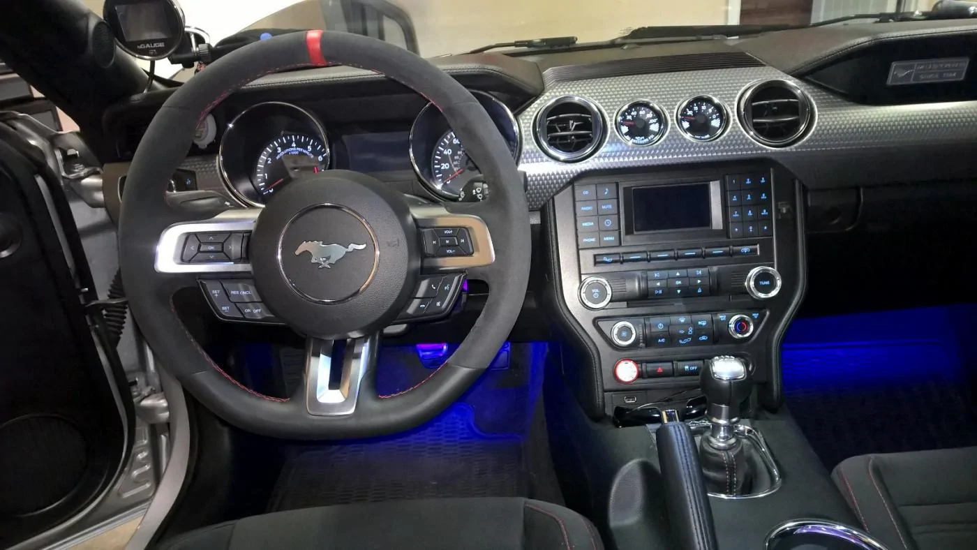 GT350R Steering Wheel pic1.webp