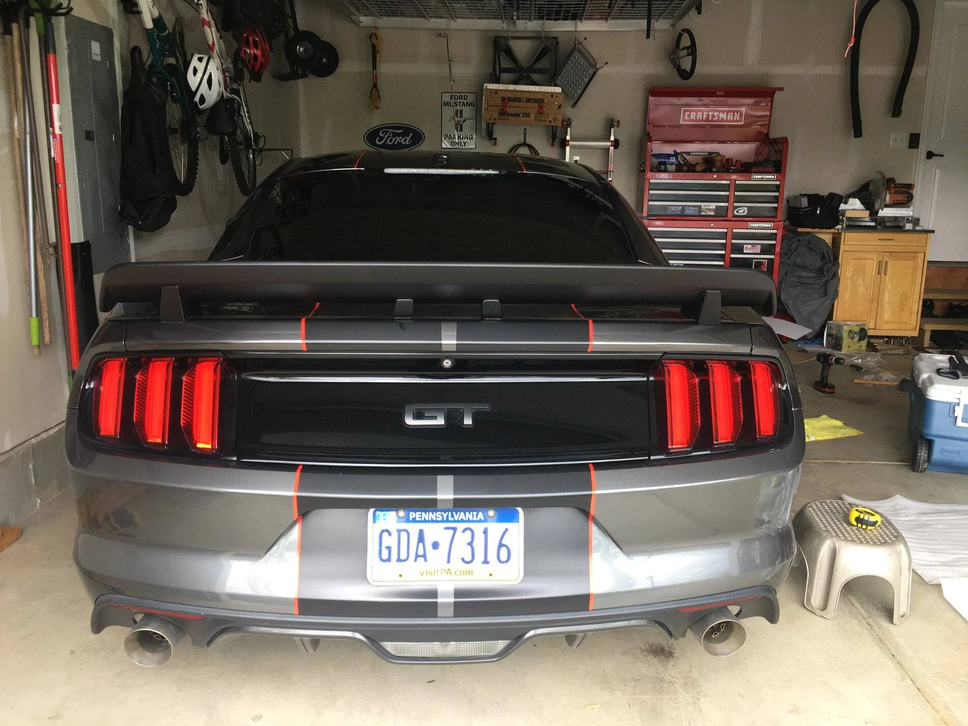 Mustang rear wing.JPG