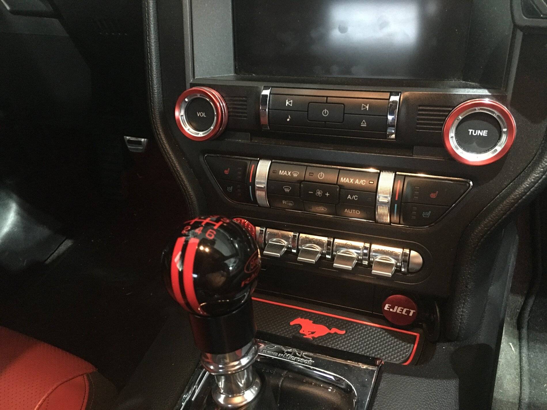 Mustang console and shifter.JPG