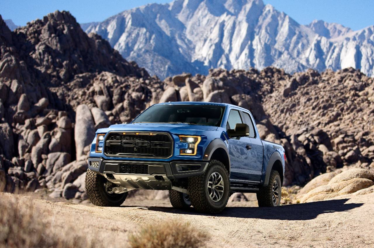 17FordRaptor_04_HR (1).jpg