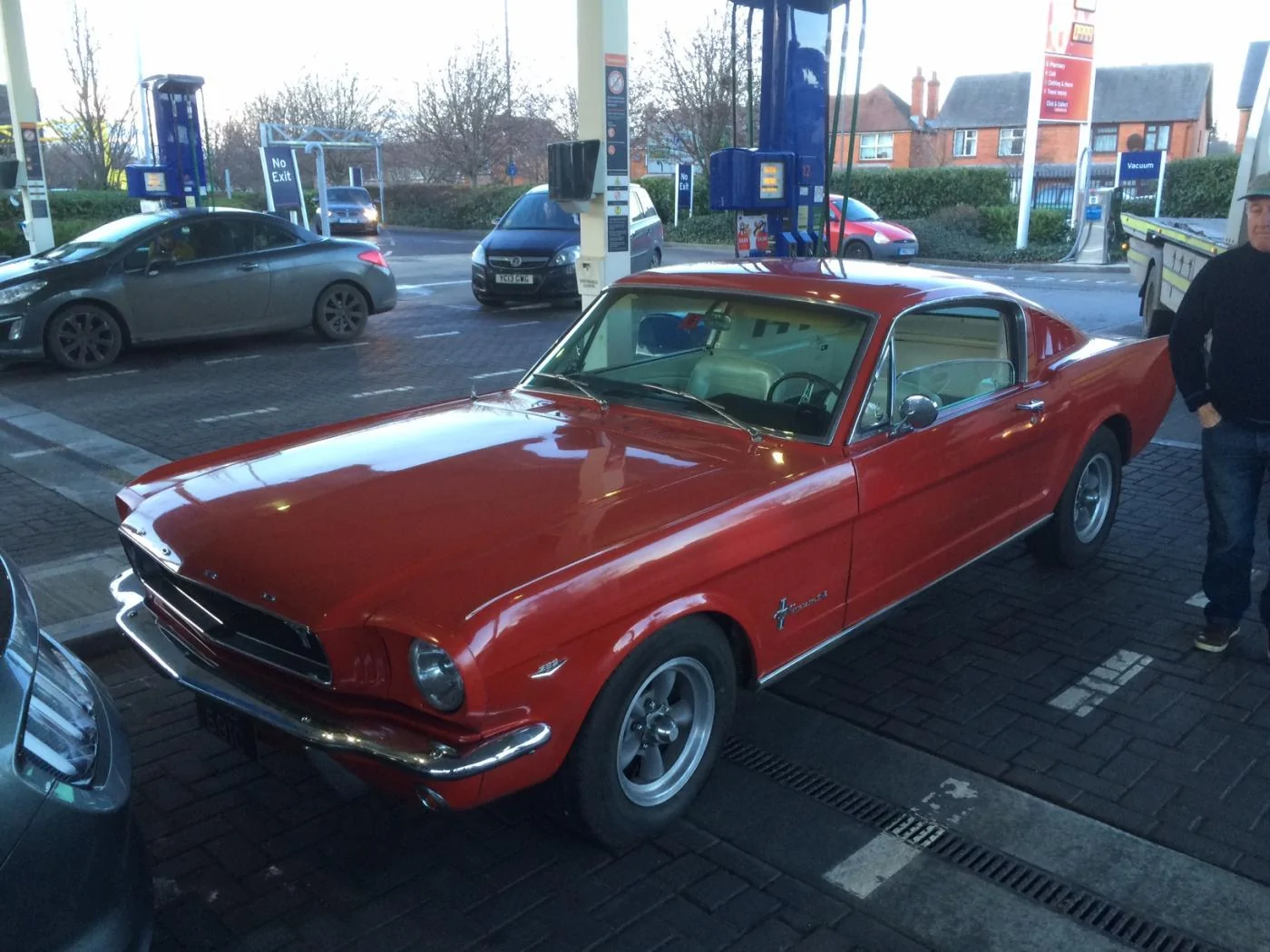 2016-01-16 Mustang at Sainsburys3.webp