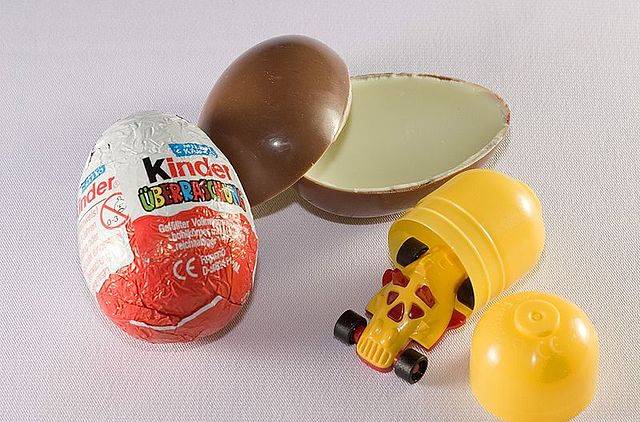 640px-Kinder_Surprise_Egg.jpg