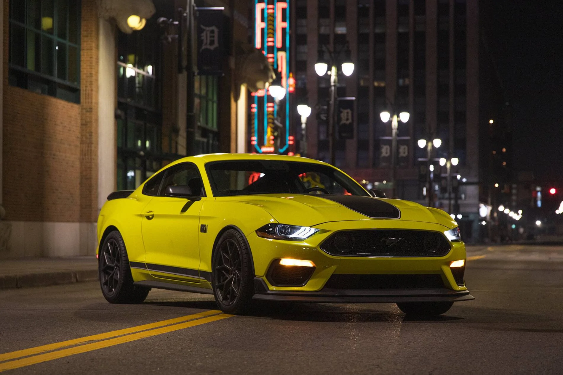 21MY Mach 1 Grabber Yellow 15.webp