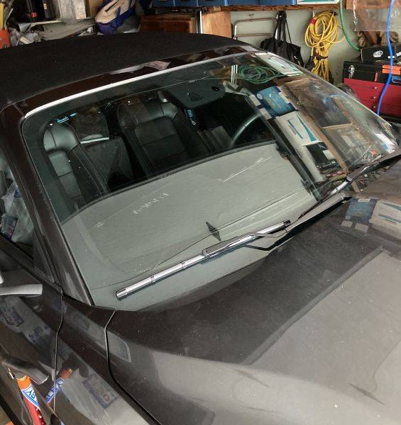 Gray Car Windscreen With Reflections x600 IMG-1416.jpg