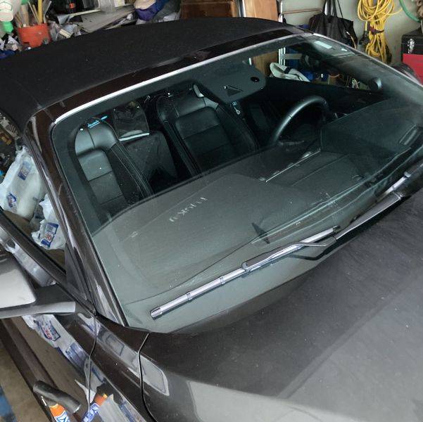 Gray Car Windscreen Without Reflections x699 IMG-1380.jpg