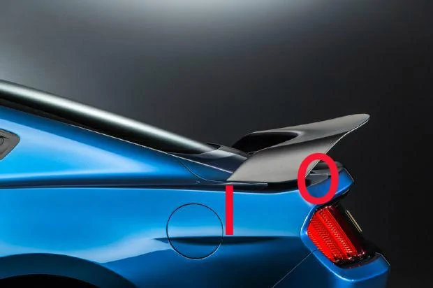2015-ford-shelby-gt350r-mustang-5-carbon-fiber-rear-wing.webp