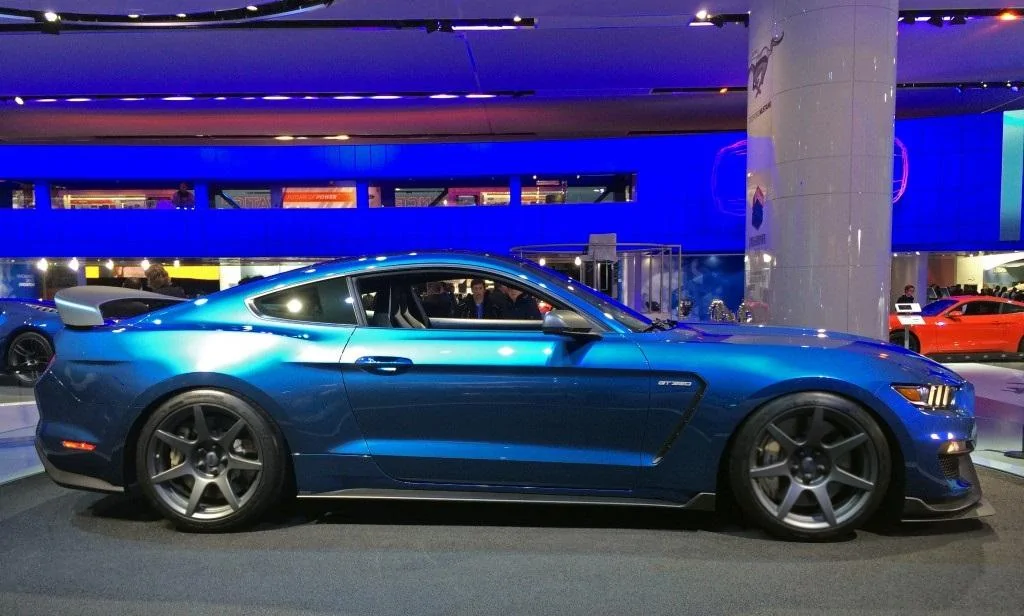 ford-mustang-shelby-gt-350.webp