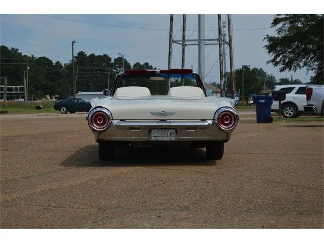 22417597-1962-ford-thunderbird-thumb.webp