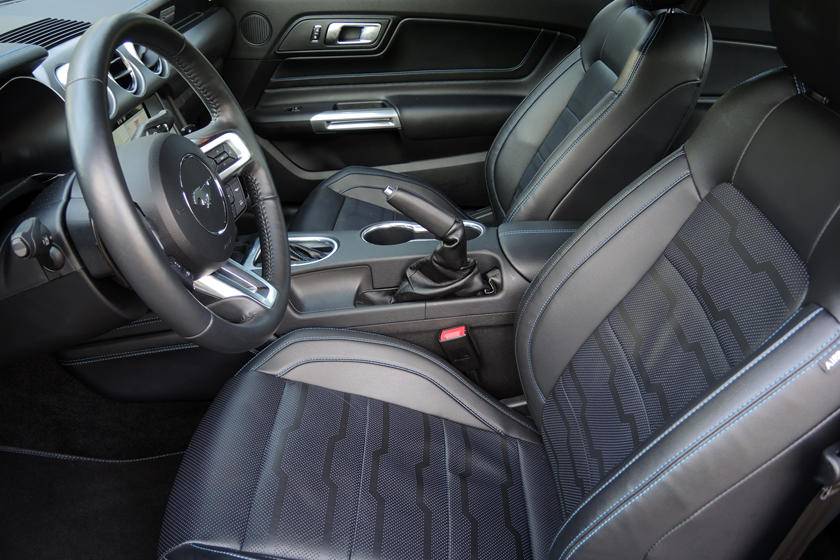 0-ford-mustang-gt-coupe-driver-seat-carbuzz-466741.jpg
