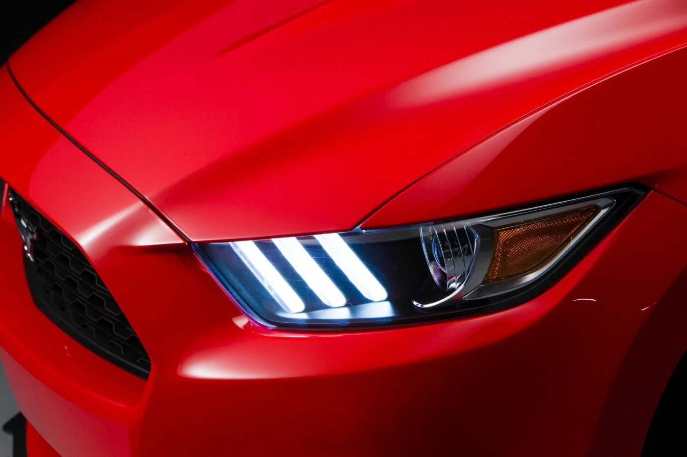 2015-ford-mustang-headlight-2.webp
