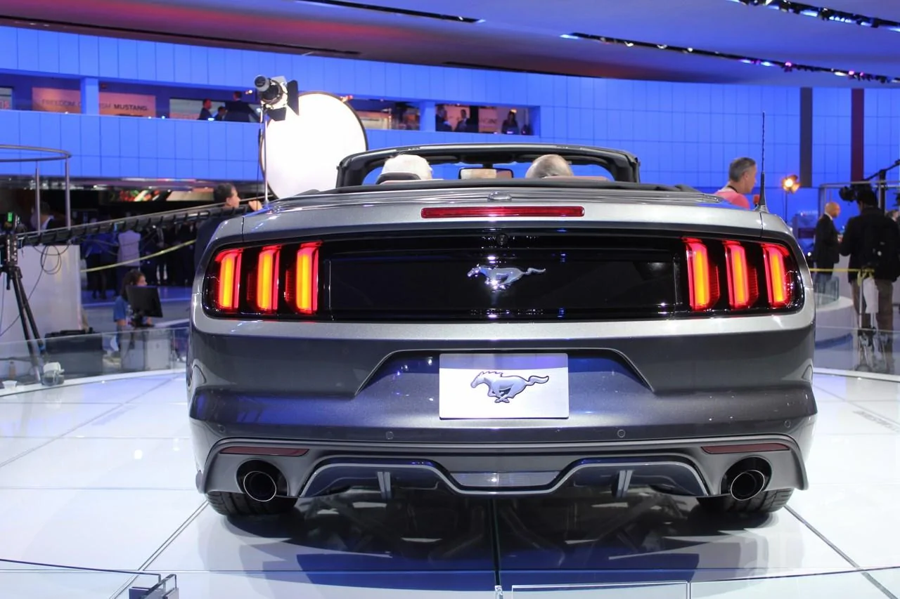 2015-Ford-Mustang-Convertible-at-2014-NAIAS-rear-2.webp
