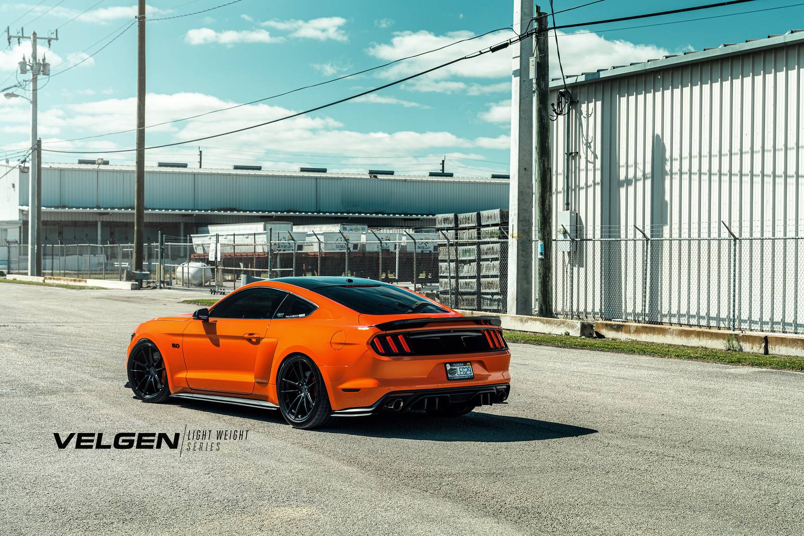 Ford Mustang GT Velgen Light Weight series VF5 GlossBlack-2.jpg