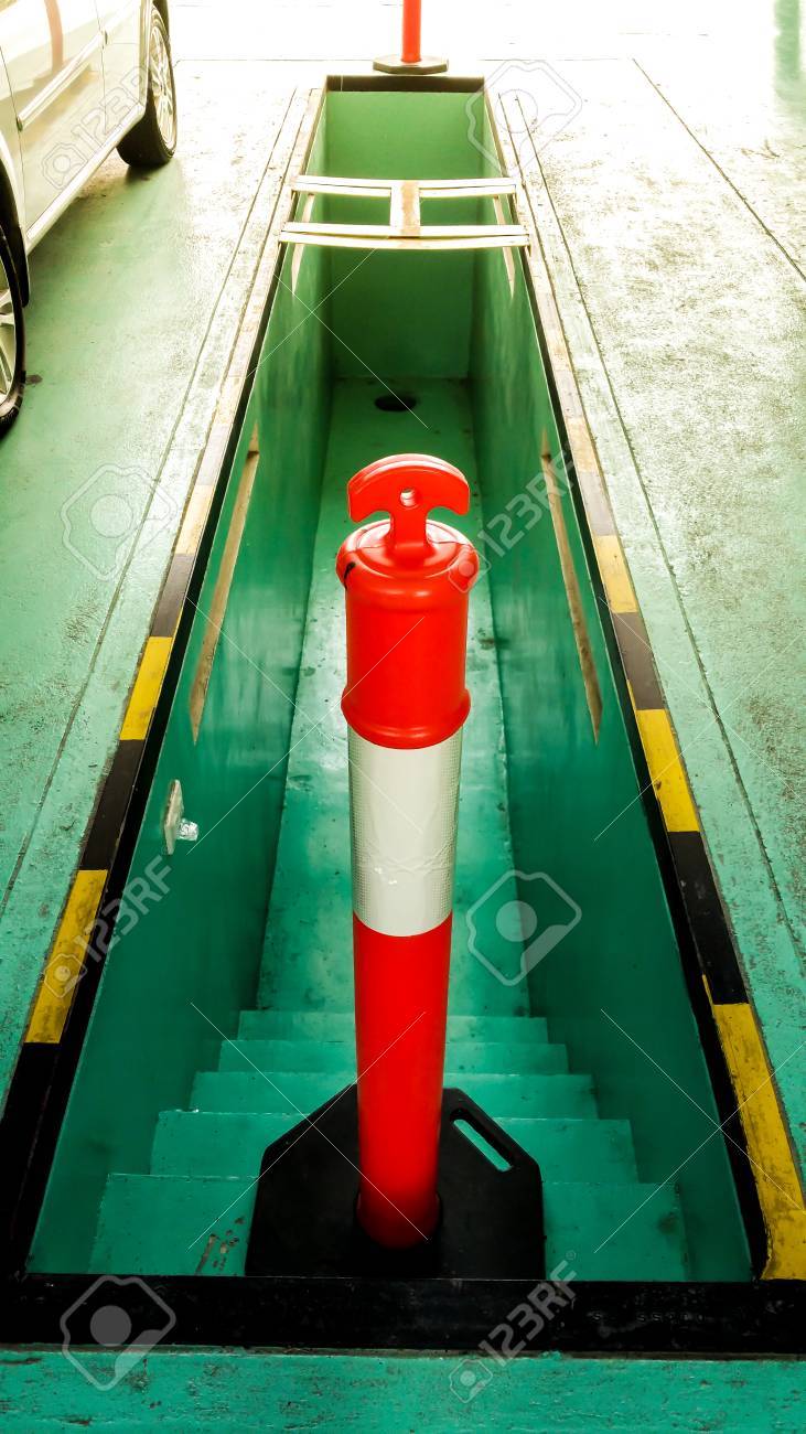 66280118-the-hole-in-car-garage-for-car-repair.jpg