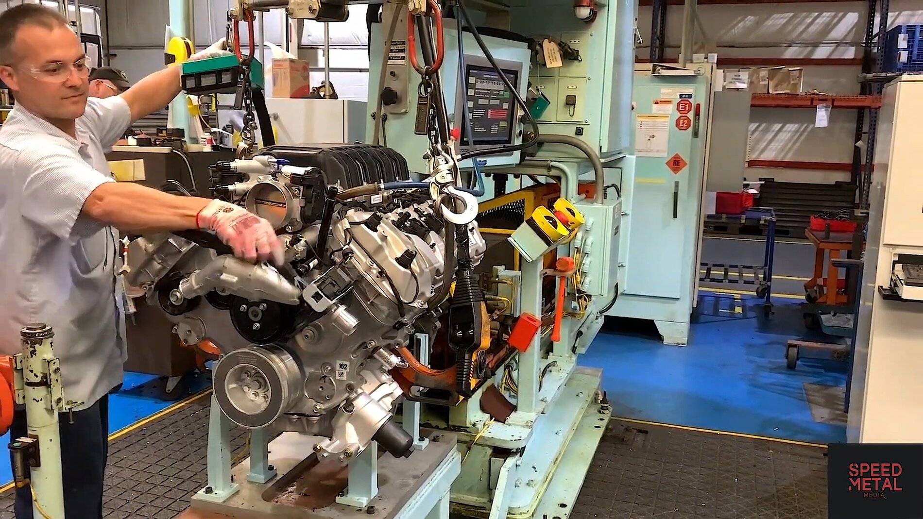2020 GT500 Engine On Test Stand 2.jpg