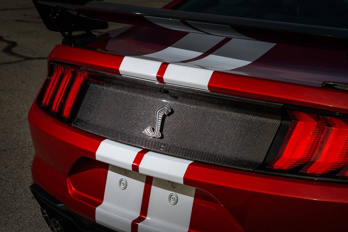 Mustang_GT_500_Rear_Decklid_Carbon_Fiber_Trim_Panel_01.jpeg
