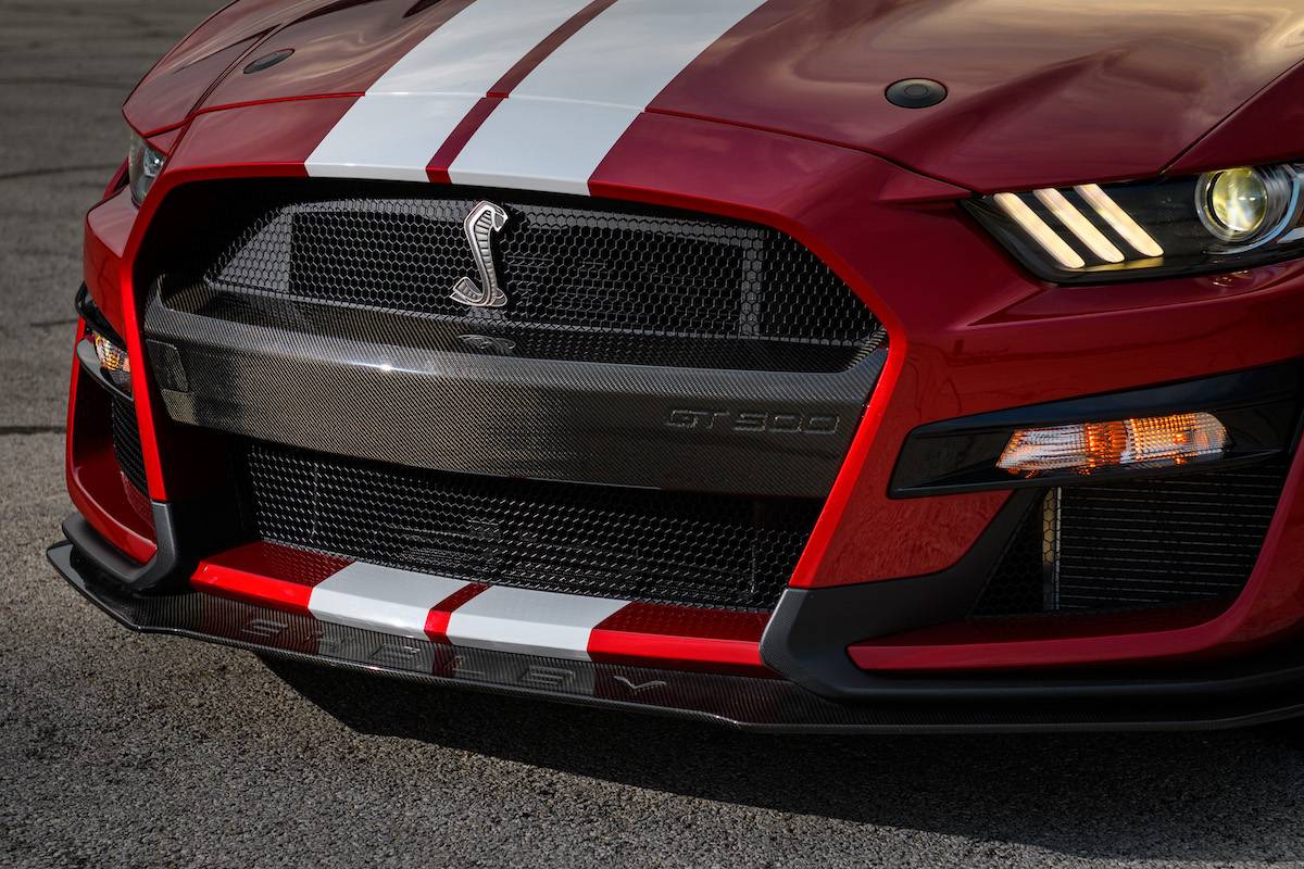 Mustang_GT_500_Carbon_Fiber_Center_Bumper_01.jpeg