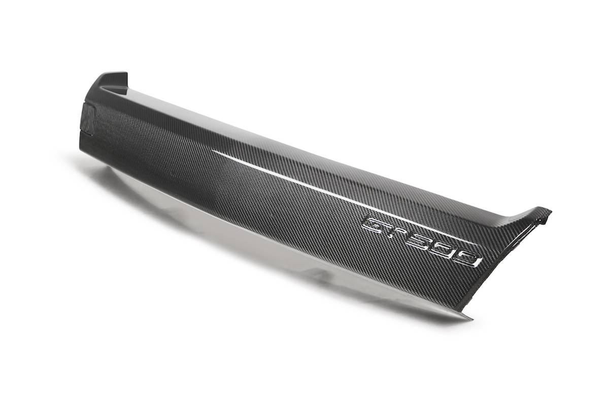 Mustang_GT_500_Carbon_Fiber_Center_Bumper_04.jpg