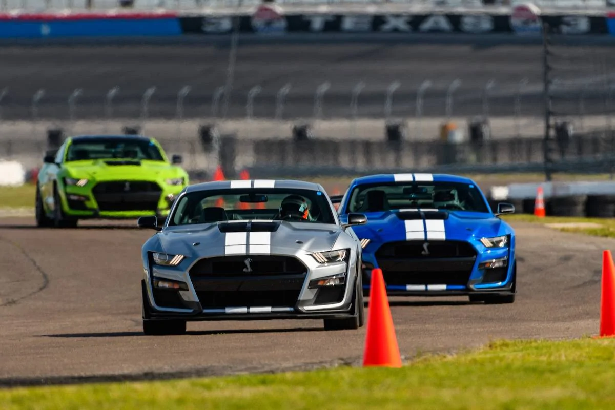 Mustang_GT_500_Carbon_Fiber_Parts_02.jpeg