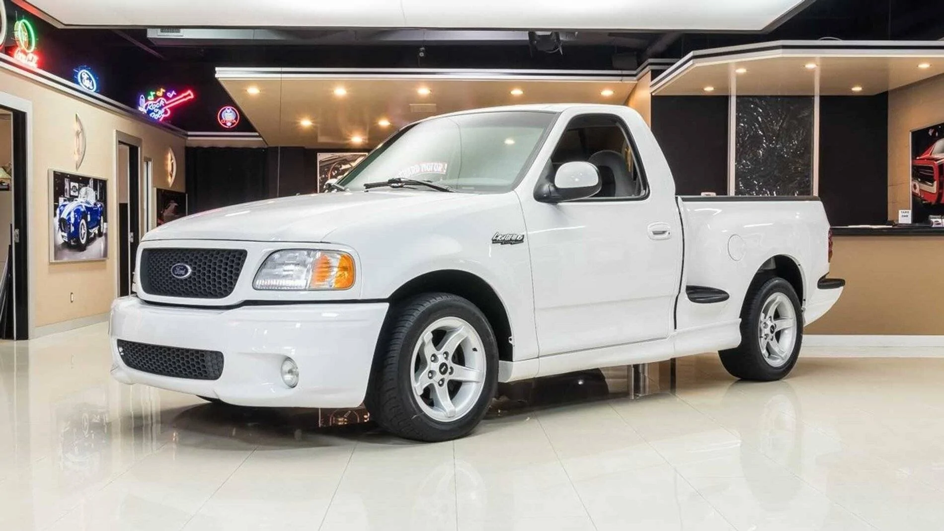 2000-ford-f-150-svt-lightning-oxford-white.webp