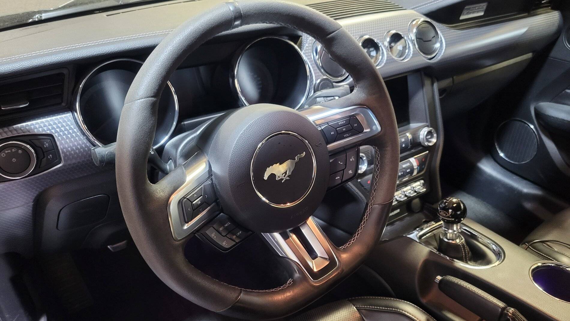 GT350 Steering Wheel.jpg