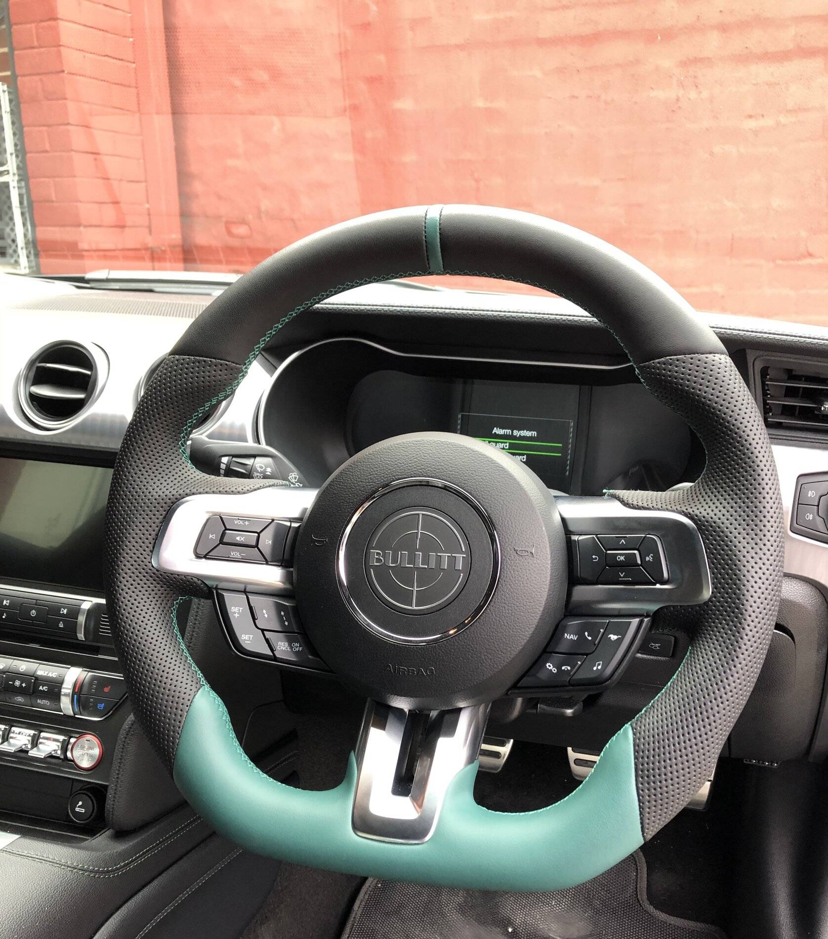BULLITT STEERIN WHEEL.jpg