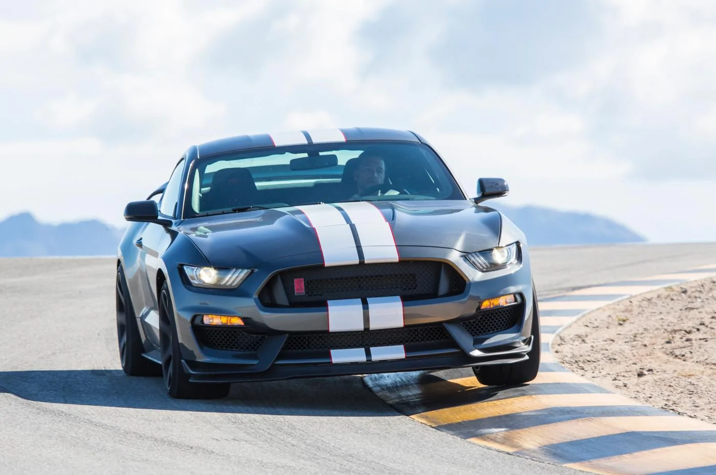 2016-Ford-Shelby-GT350R-Mustang-front-end-in-motion.webp