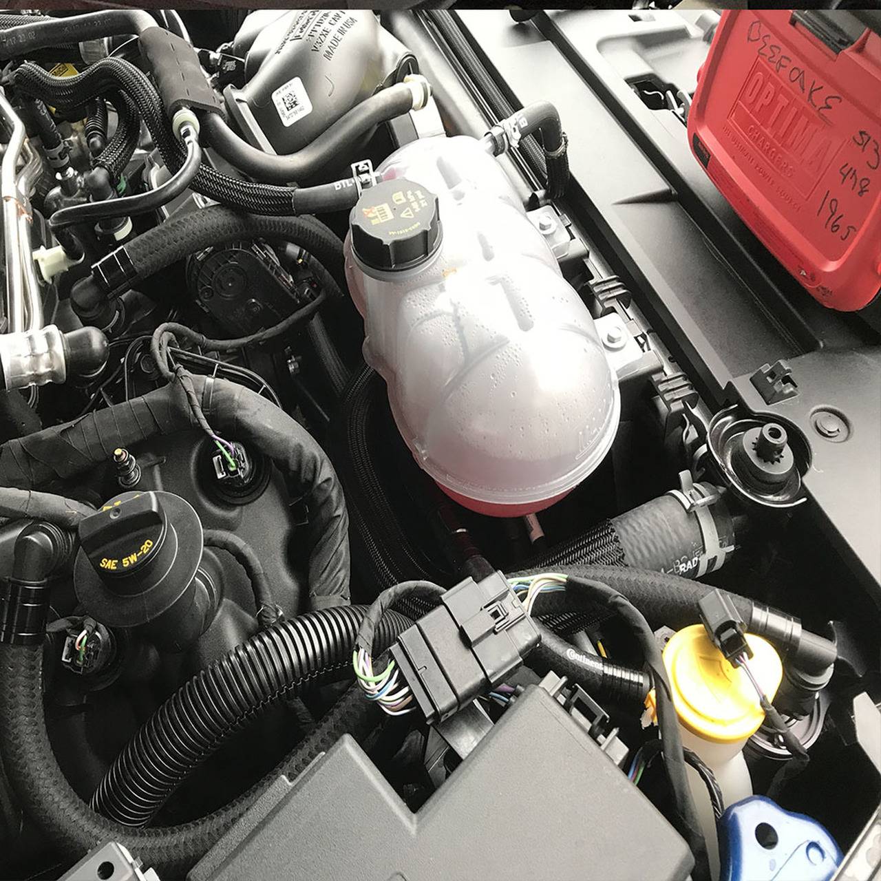 18-mustang-gt-single-valve-oil-catch-can-separator-plug-n-play-5__55631.1511302149.jpg