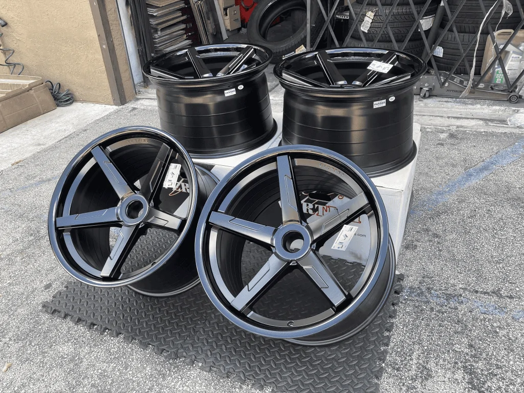 リィン VERTINI® RFS1.7 Wheels - Matte Black Face with Gloss Black Lip
