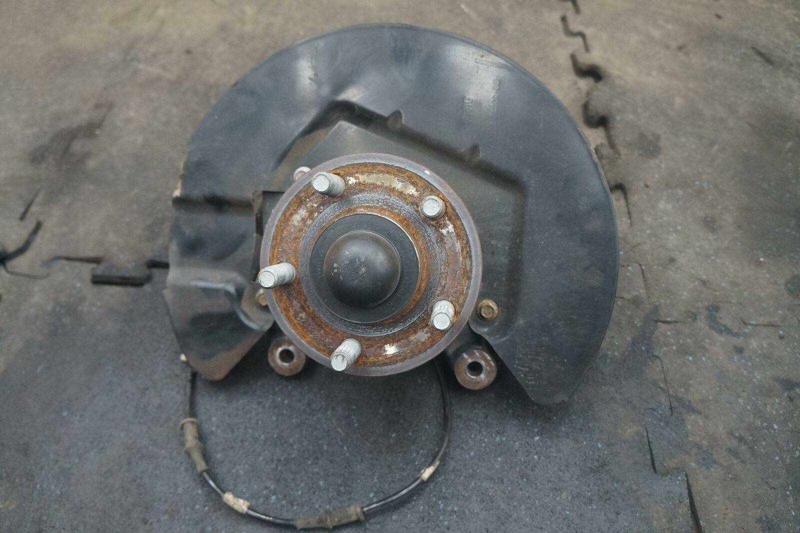 Front-Left-Spindle-Knuckle-Hub-Wheel-Bearing-FR3Z3106A-OEM-Ford-Mustang-2015-19-303738325373.jpg