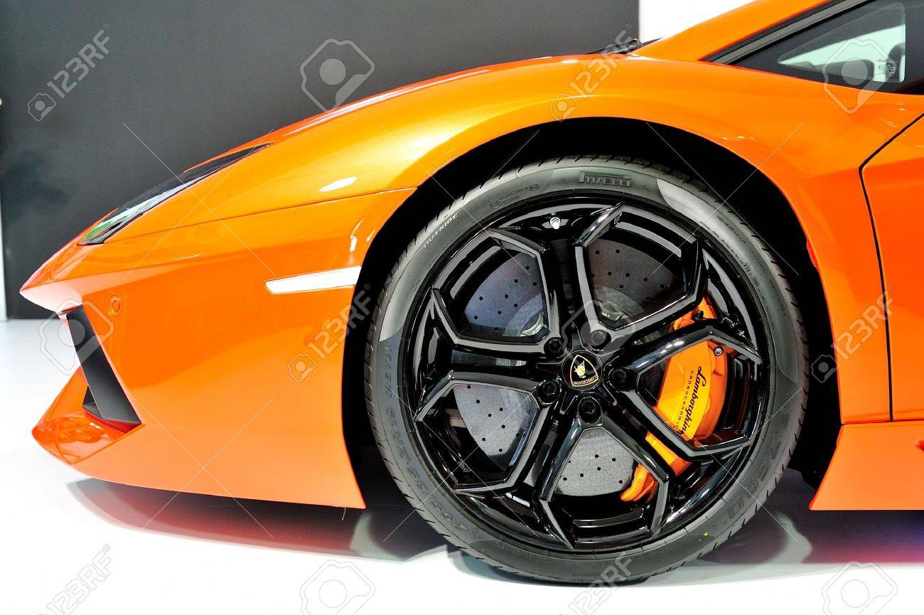 orghini-aventador-lp-700-4-at-singapore-yacht-show.jpg