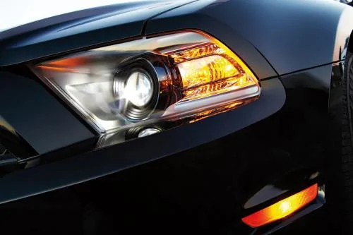 2012-Ford-Shelby-GT500-Headlights-1280x960.webp