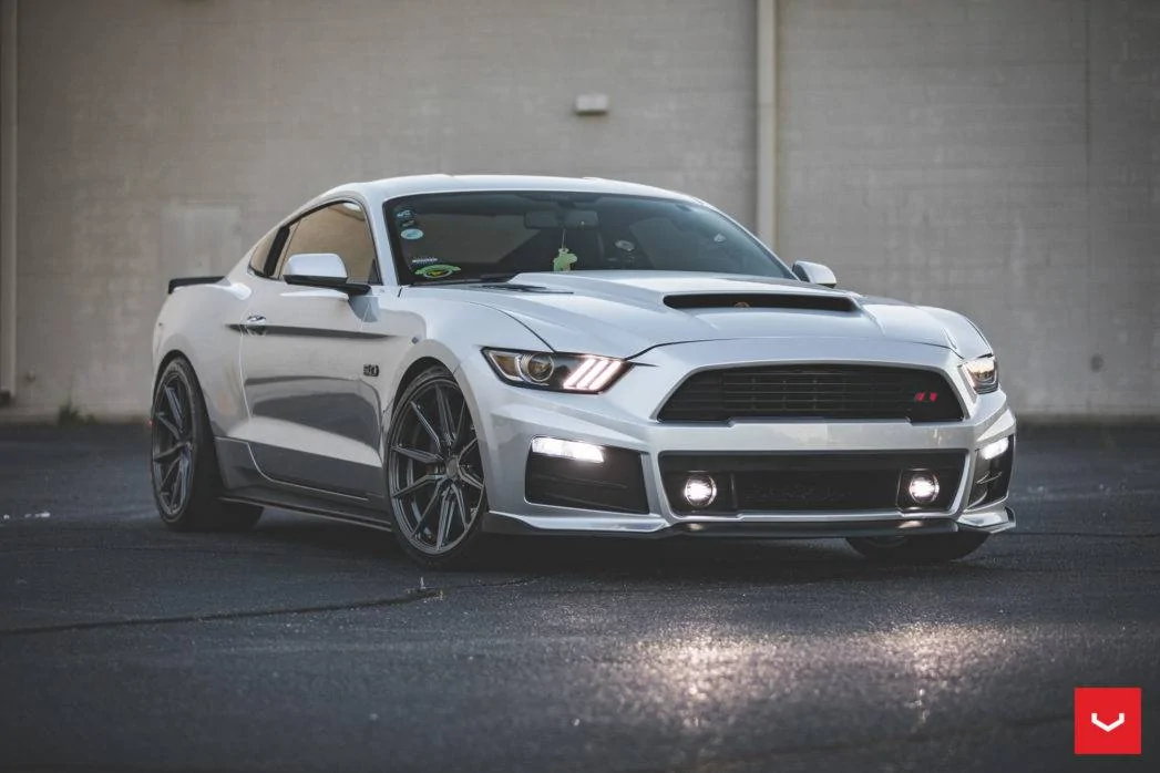 Ford-Mustang-S550-Hybrid-Forged-Series-HF-3-©-Vossen-Wheels-2019-1001-1047x698.webp